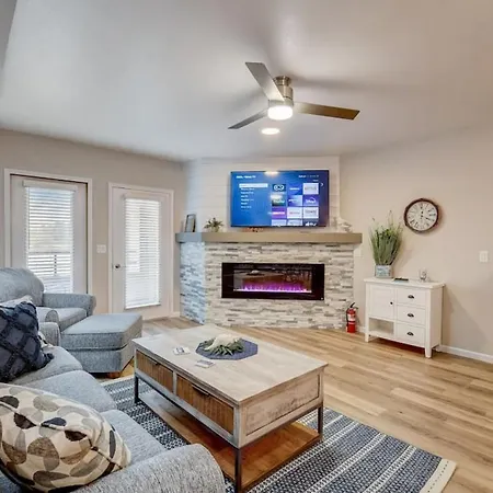 Lakefront Luxury For Families Or Couples
